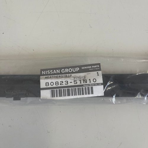 Genuine Nissan Patrol GQ Weatherstrip LHF Electric Outer